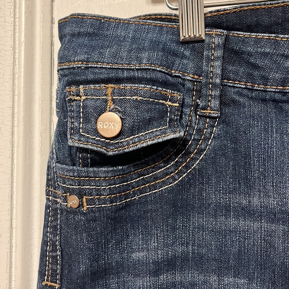 Roxy denim flared leg was really cute details on the pockets and stitching. - Picture 2 of 6